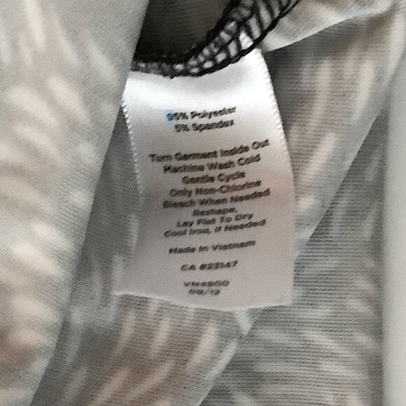 Talbots - Classic Black and White Abstract print long-sleeved Shirt, Petite M - Picture 8 of 8